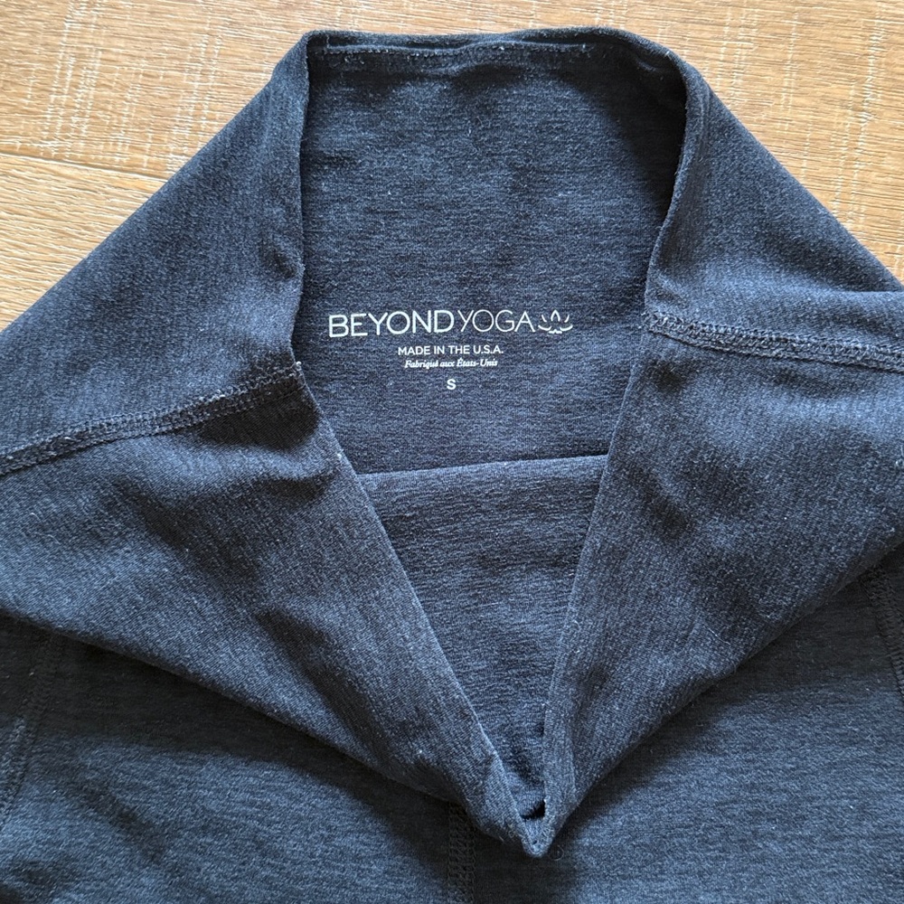 beyond yoga pocket midi legging - Picture 2 of 5